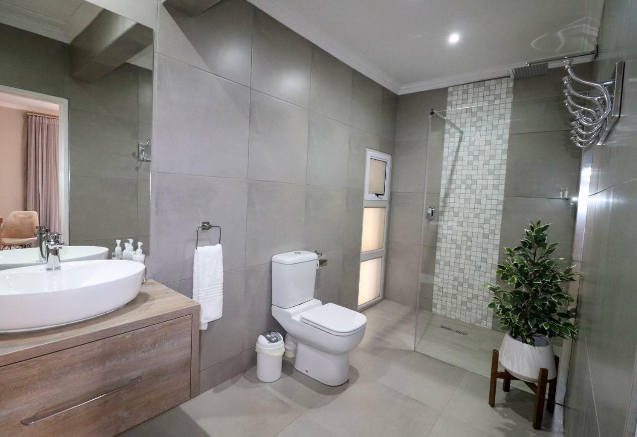 Stonehill Villa Bloemfontein Bagian luar foto